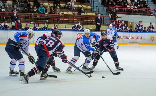 Хоккейная команда «Кристалл» обменялась победами с хоккеистами из Самары