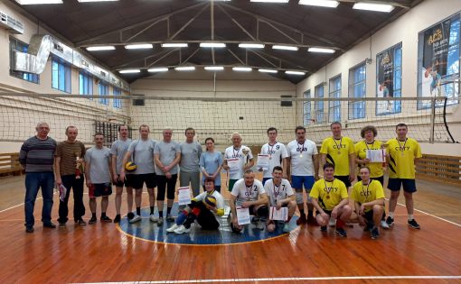 Профессоры и преподаватели  Вавиловского университета - победители соревнований по волейболу