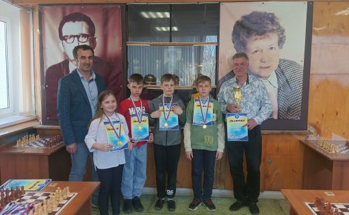 Саратовские гимназисты стали лучшими на Первенстве по шахматам
