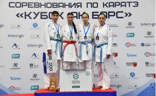  Анна Щербина и Александра Мешкова - победители международных соревнований по каратэ
