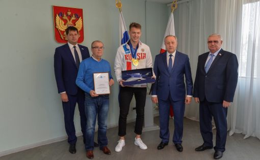 Губернатор Валерий Радаев встретился с чемпионом мира по фехтованию Константином Лохановым