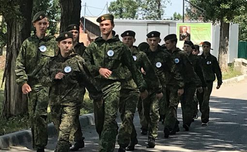 В областной военно-спортивной игре «Зарница-2018» принимают участие команды из 19 районов области и города Саратова