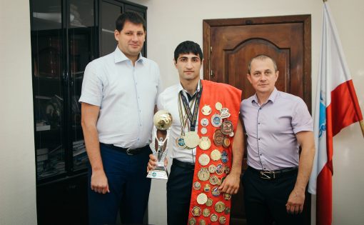 Александр Абросимов встретился с победителем Кубка мира по кикбоксингу