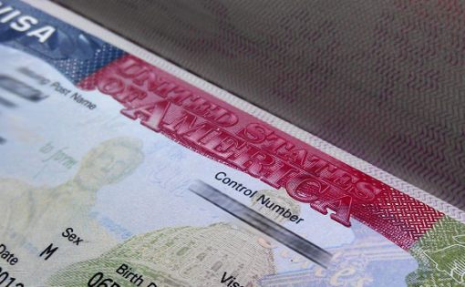 Для получения визы в США у туристов могут запросить пароли от соцсетей 