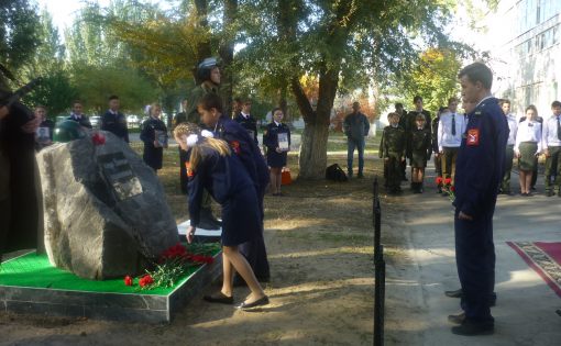 На территории школы «Патриот» с кадетскими классами» установлен памятный камень «Воинам – землякам павшим и живым»