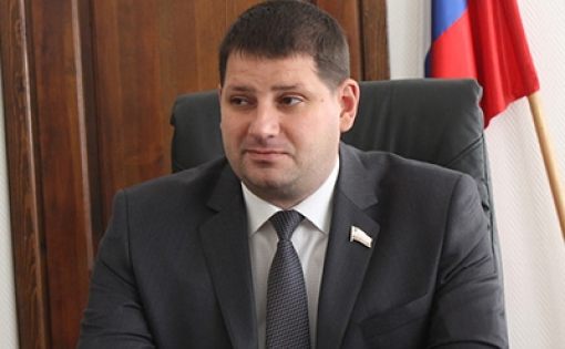Министр Александр Абросимов лично контролирует ситуацию с доставкой хоккейной команды в Саратов 