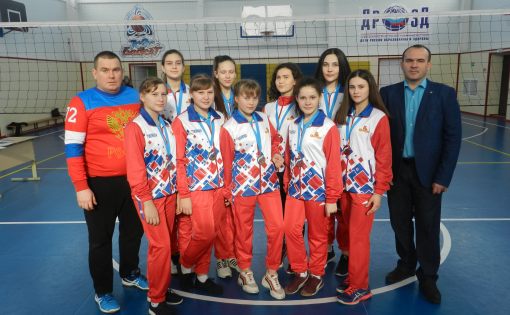 Команда «Юность» из Энгельса одержала победу на Первенстве по волейболу среди девушек
