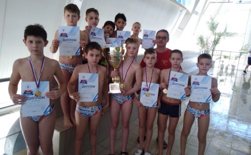Команда "Дельфин" по водному поло стала победителем областного турнира
