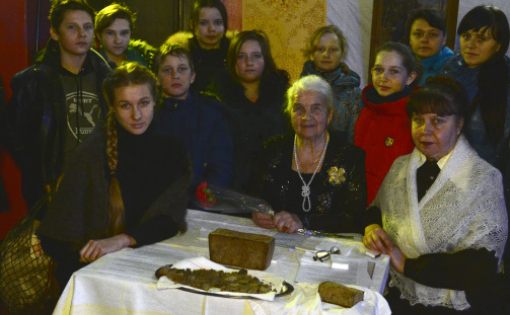 В рамках мероприятий, посвященных 75-летию снятия блокады Ленинграда, в краеведческом музее прошла программа «Непокоренные»