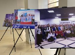 Холл Исторического парка украсила выставка достижений саратовской молодёжи за 2022 год